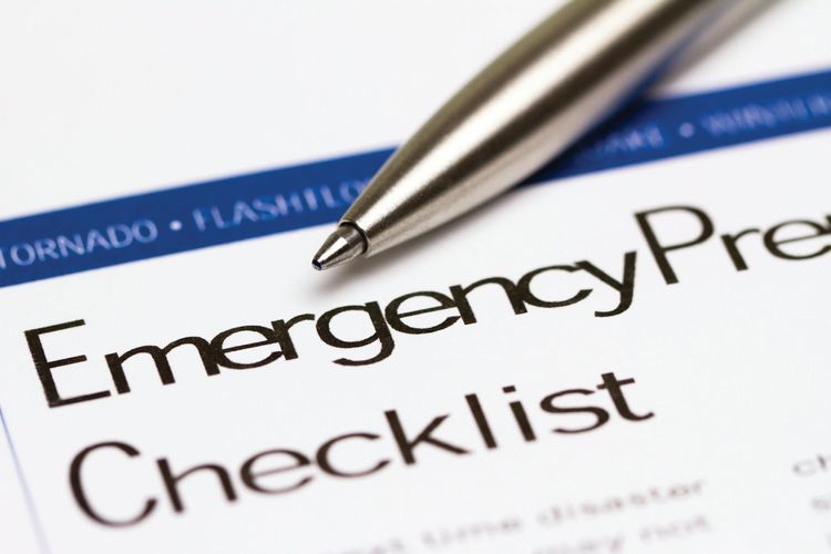 How to Build an Emergency Kit: A Comprehensive Checklist